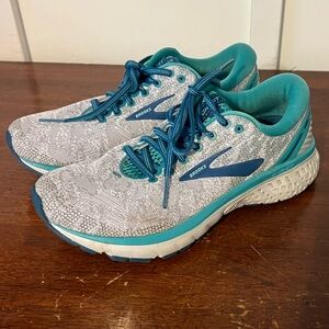 Brooks Athletic Shoes in Teal and Gray